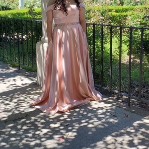 I’m selling a prom dress with dusty pink beads, the dress is floor length